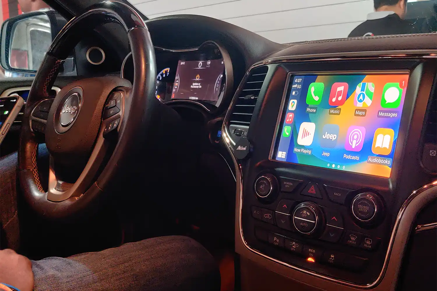 alt="grand cherokee"